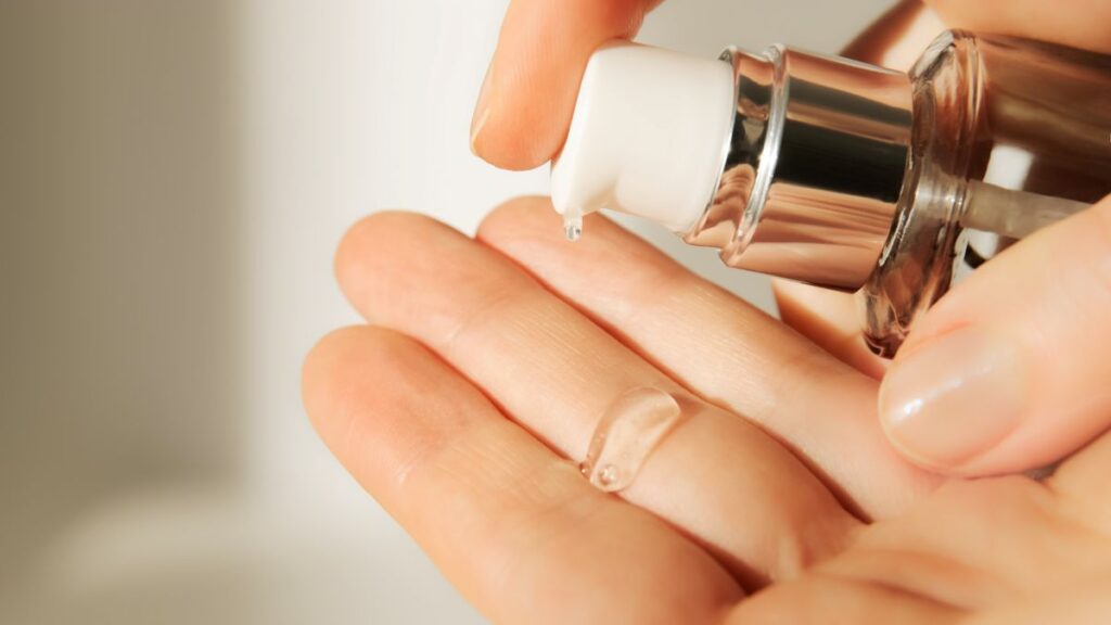 ser de fata aplicat pe degete; cosmetica, frumusete